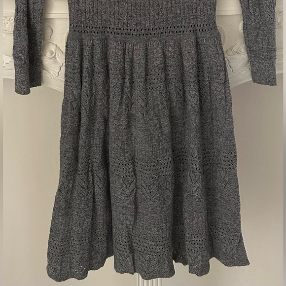 American Eagle Cozy Knit Sweater Dress
Size: Small
EUC - Picture 4 of 8
